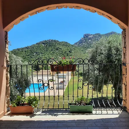 Hotel Cardedu فندق 3*