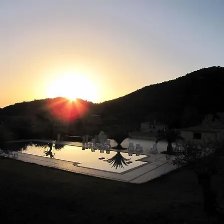فندق Hotel Cardedu كارديدو