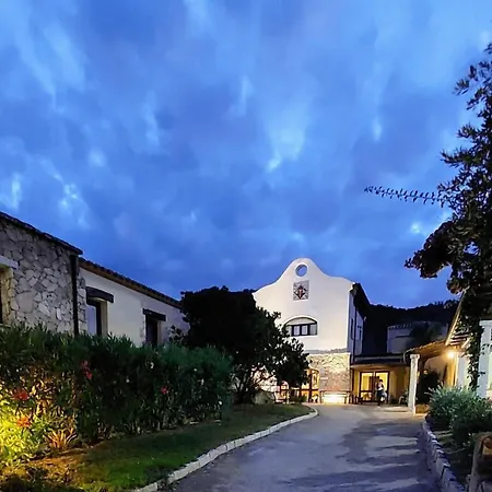Hotel Cardedu فندق